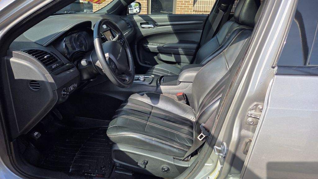 2016 Chrysler 300 Image 5