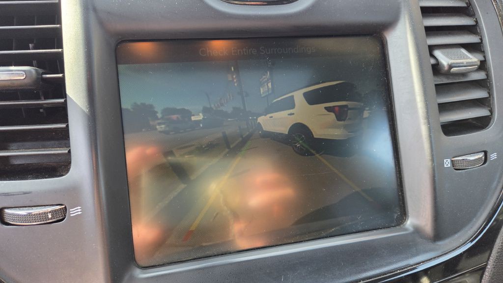 2016 Chrysler 300 Image 12
