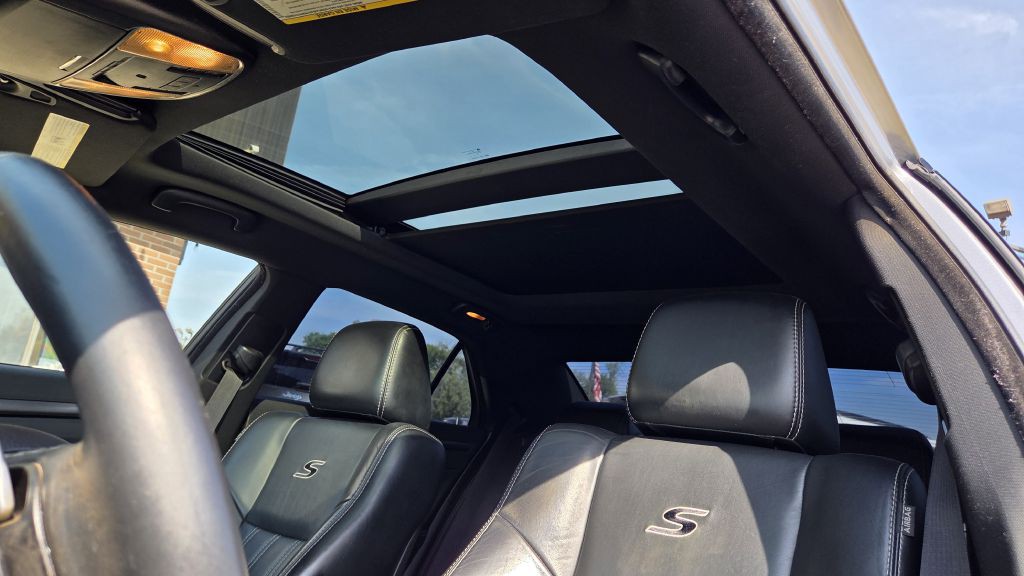 2016 Chrysler 300 Image 14