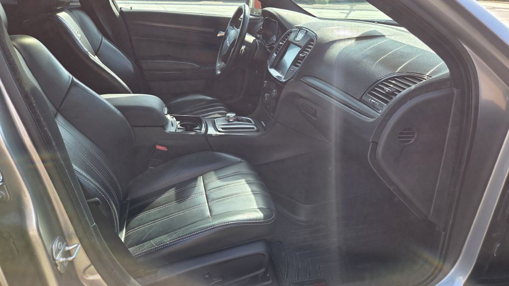 2016 Chrysler 300 Image 15