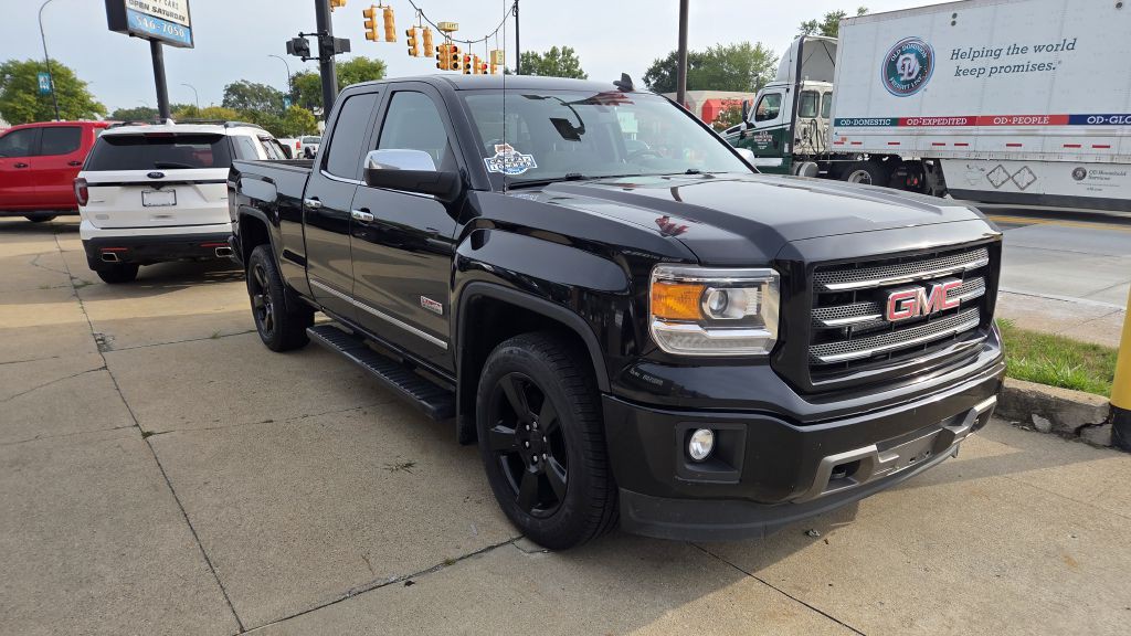 2015 GMC Sierra Image 2