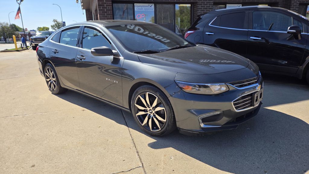 2016 Chevrolet Malibu Image 2
