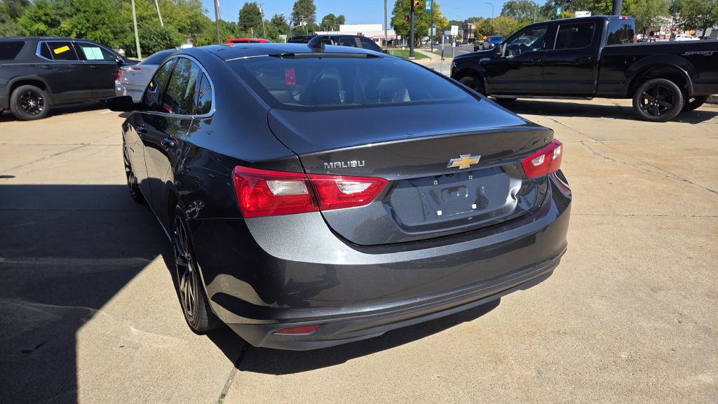 2016 Chevrolet Malibu Image 4