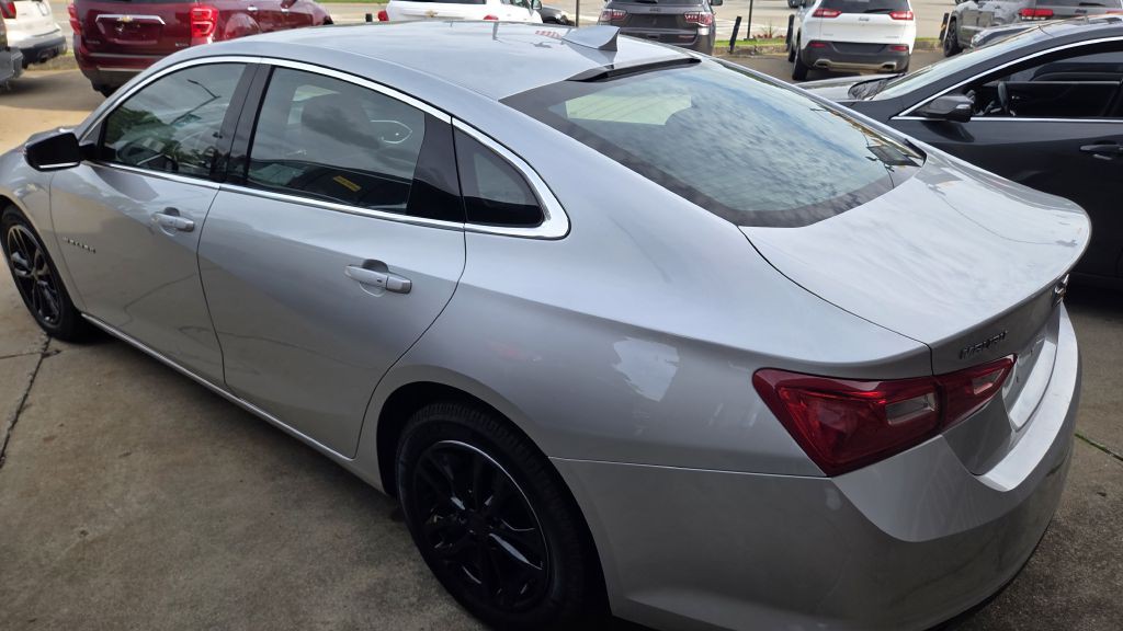 2016 Chevrolet Malibu Image 4