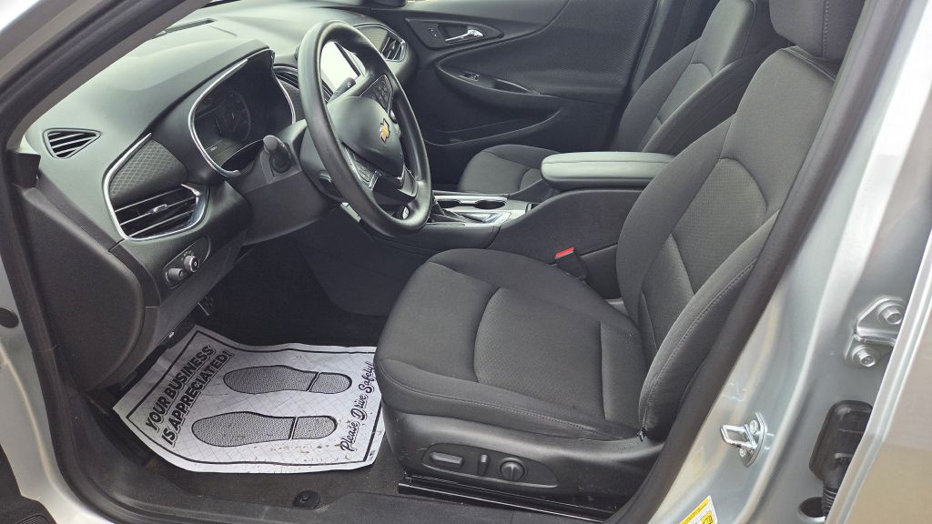 2016 Chevrolet Malibu Image 5