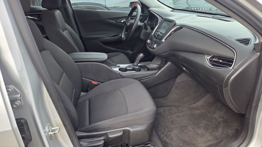 2016 Chevrolet Malibu Image 14