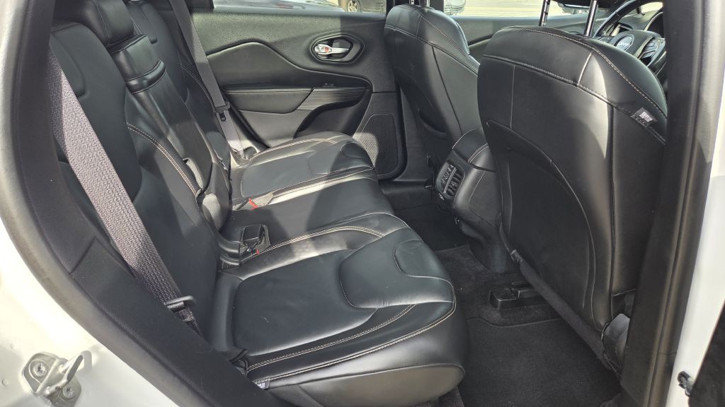 2016 Jeep Cherokee Image 17