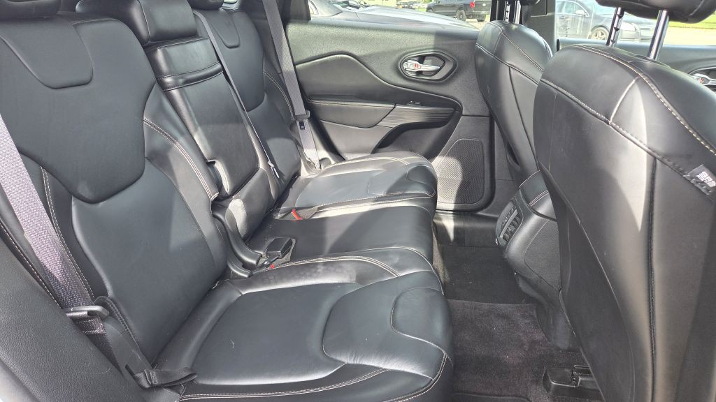 2016 Jeep Cherokee Image 18