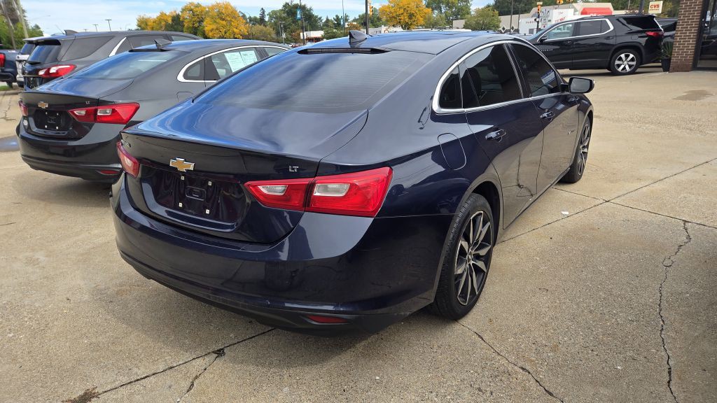 2017 Chevrolet Malibu Image 3