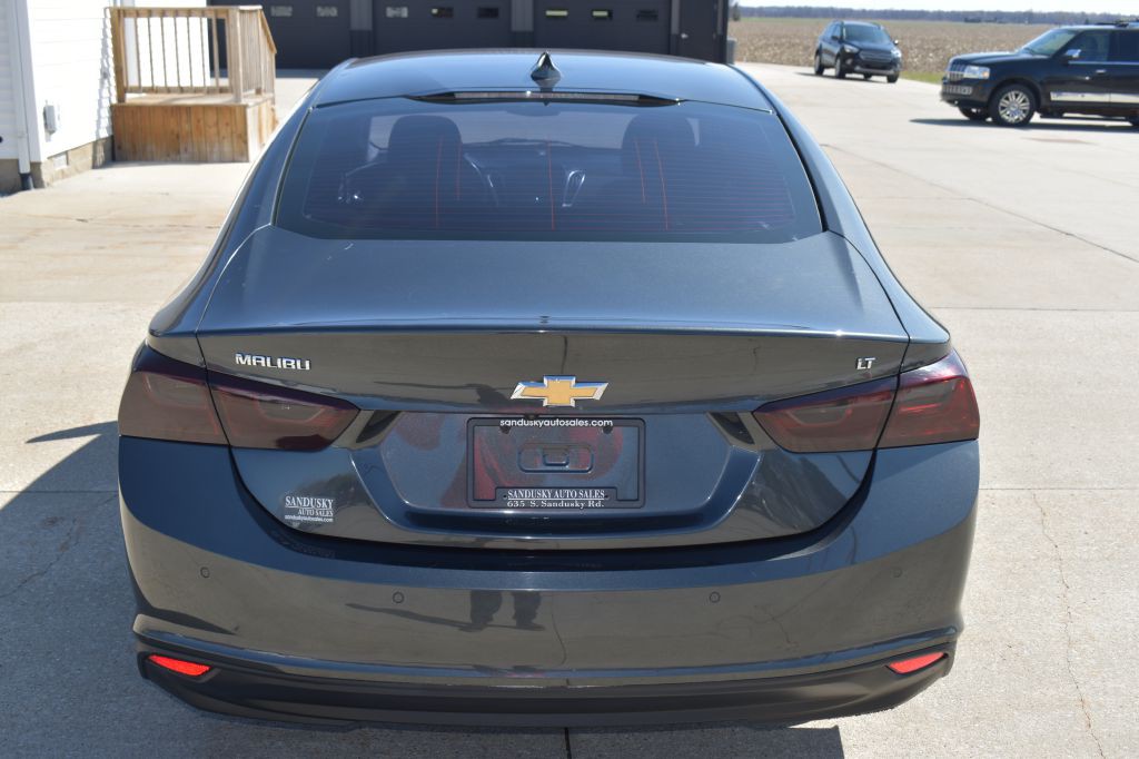 2016 Chevrolet Malibu Image 4