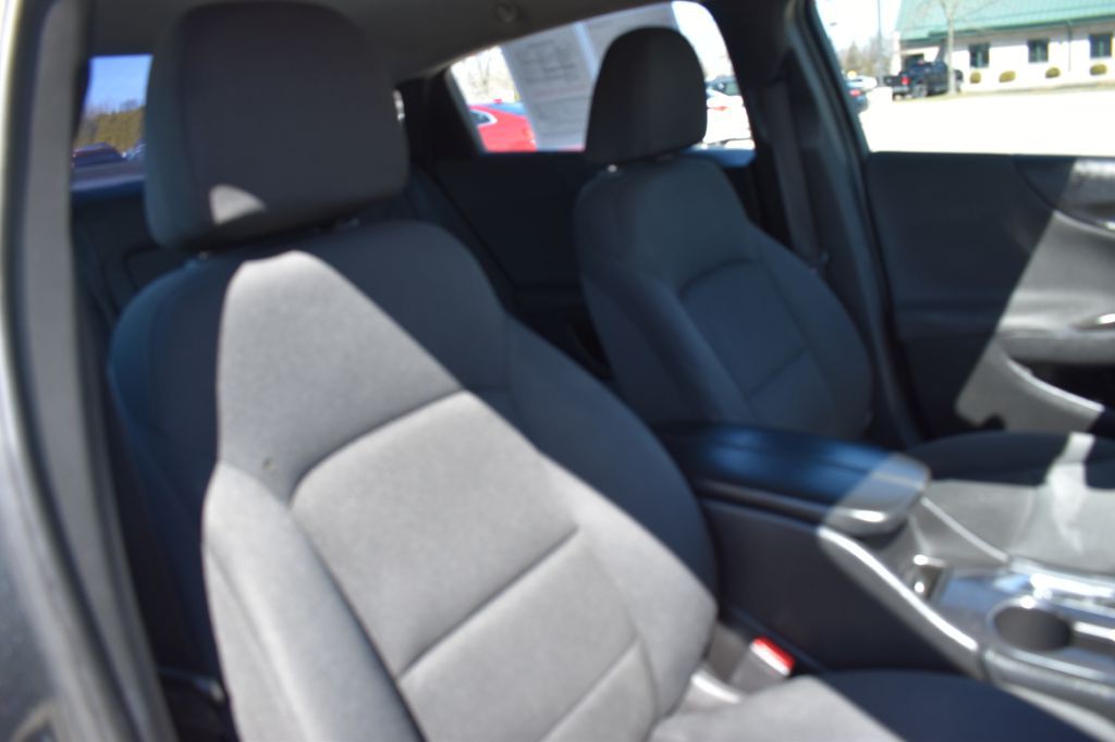 2016 Chevrolet Malibu Image 25