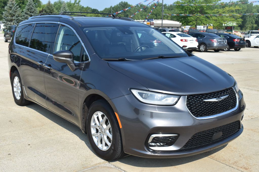 2021 Chrysler Pacifica Image 1