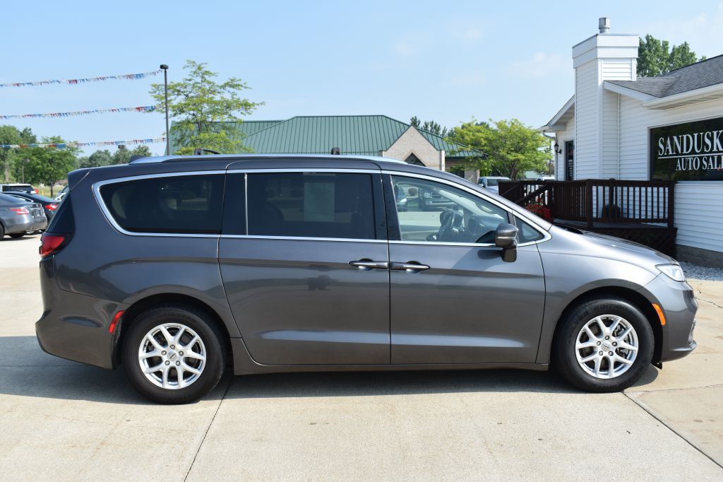 2021 Chrysler Pacifica Image 3