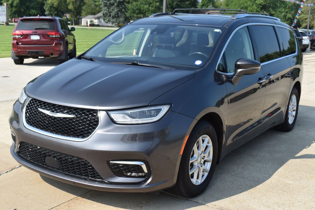 2021 Chrysler Pacifica Image 8