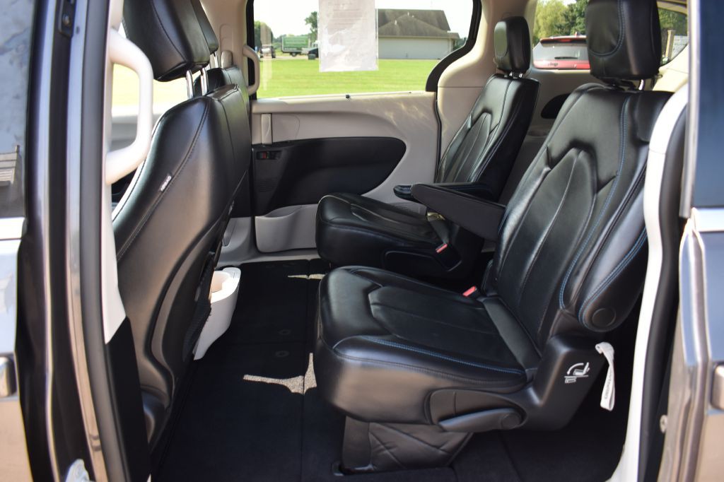 2021 Chrysler Pacifica Image 17