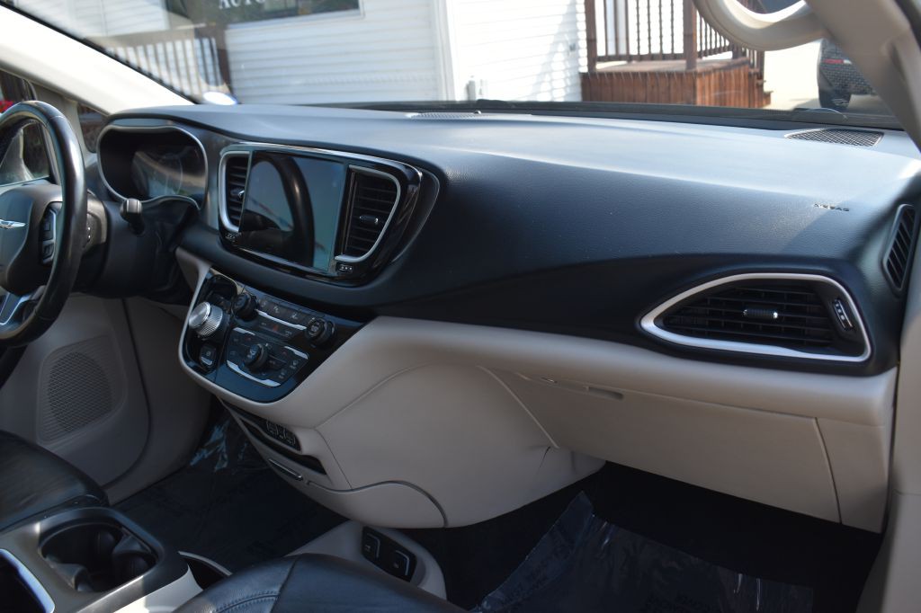 2021 Chrysler Pacifica Image 24
