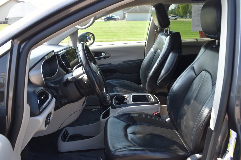 2021 Chrysler Pacifica Image 12