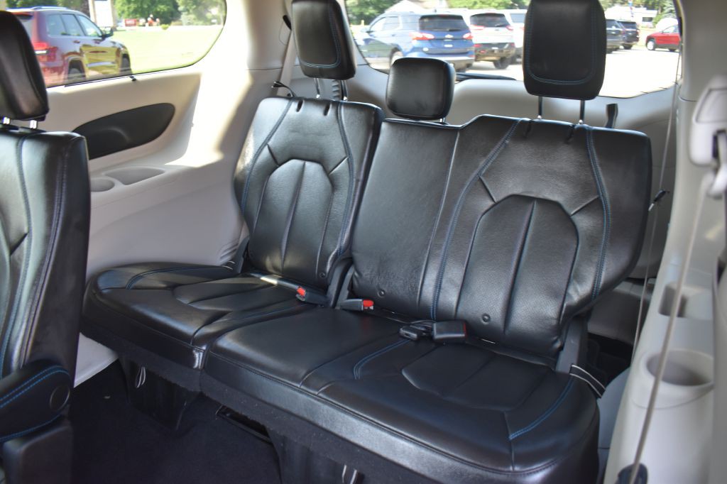 2021 Chrysler Pacifica Image 17