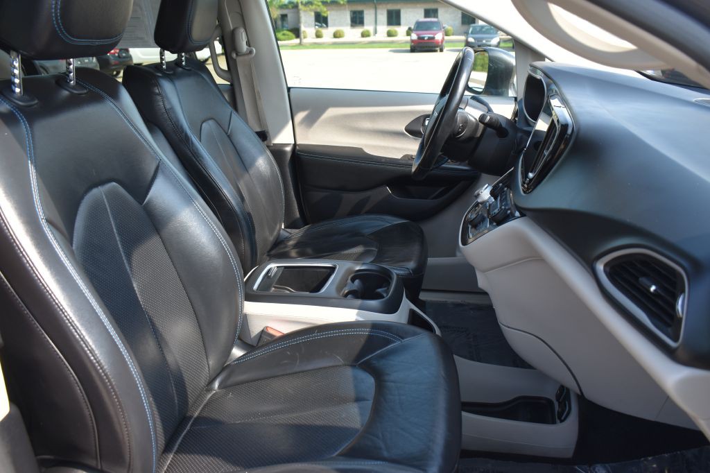 2021 Chrysler Pacifica Image 22