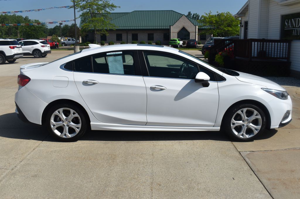2018 Chevrolet Cruze Image 3
