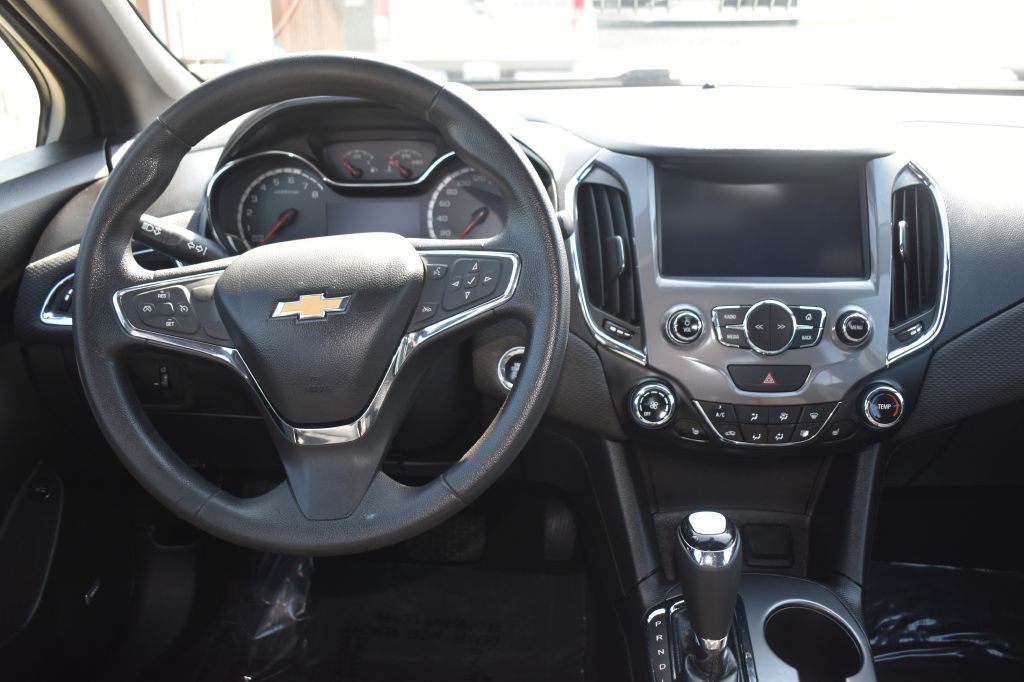 2018 Chevrolet Cruze Image 13