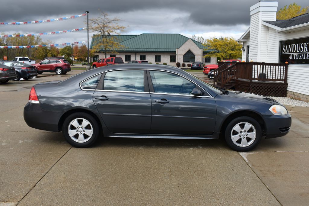 2010 Chevrolet Impala Image 2
