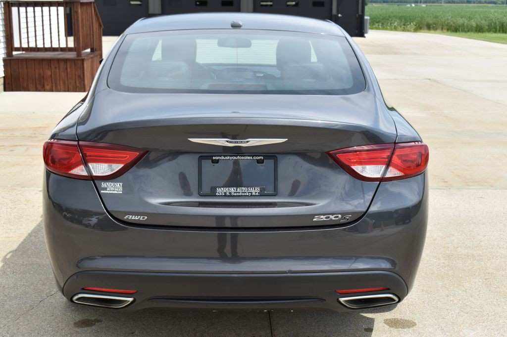 2017 Chrysler 200 Image 6