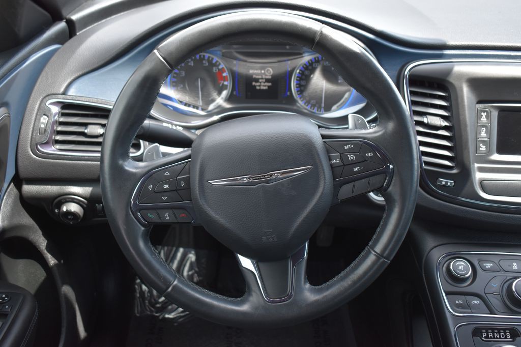 2017 Chrysler 200 Image 15
