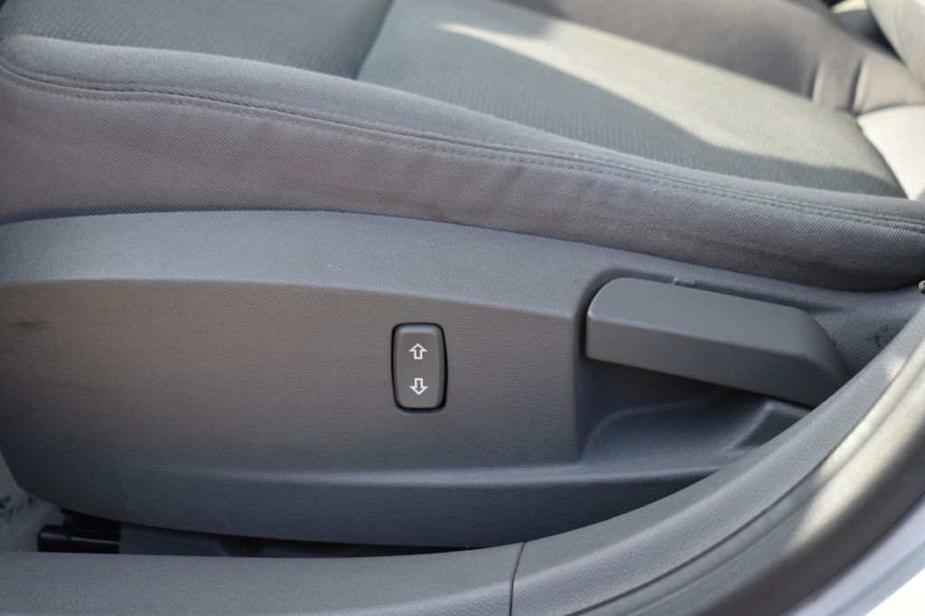 2013 Chevrolet Malibu Image 11