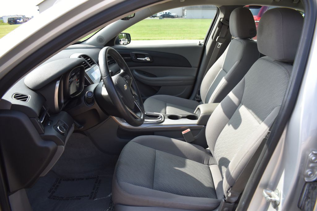 2013 Chevrolet Malibu Image 12