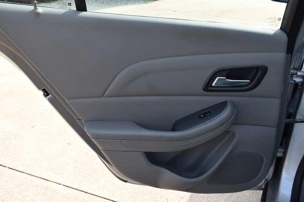 2013 Chevrolet Malibu Image 16