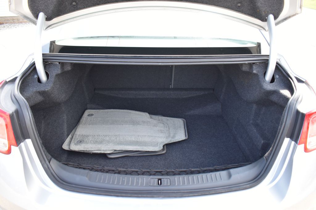 2013 Chevrolet Malibu Image 18