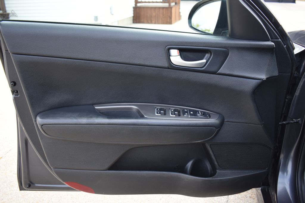 2019 Kia Optima Image 12