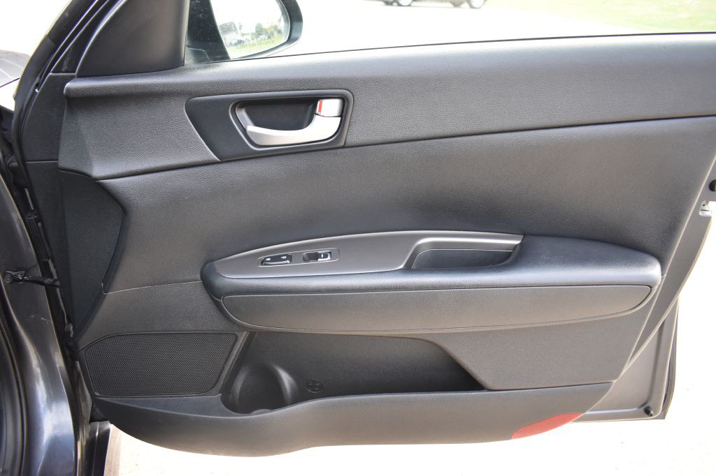 2019 Kia Optima Image 25