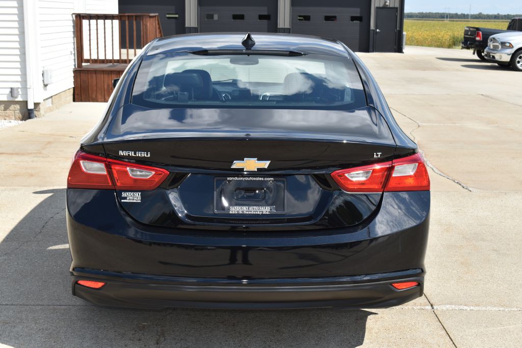 2017 Chevrolet Malibu Image 5