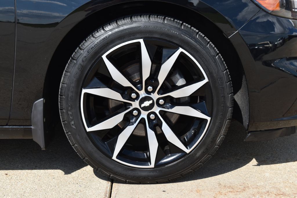 2017 Chevrolet Malibu Image 9