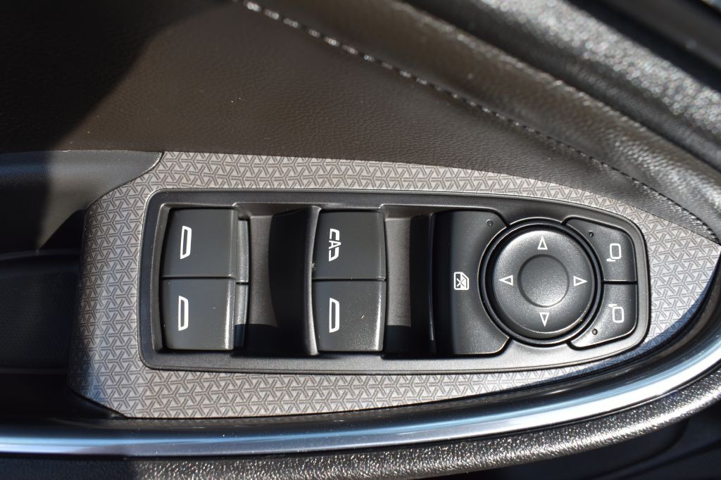 2017 Chevrolet Malibu Image 12