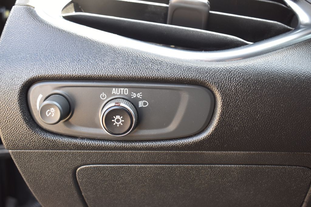 2017 Chevrolet Malibu Image 22