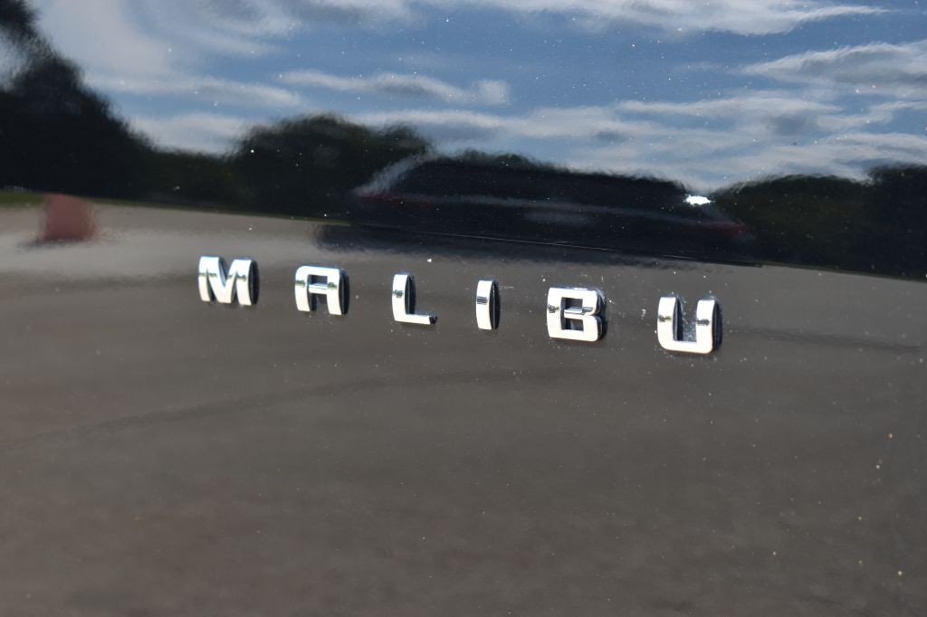 2017 Chevrolet Malibu Image 35