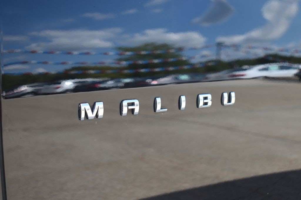 2017 Chevrolet Malibu Image 36