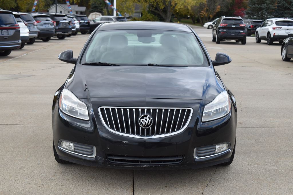 2011 Buick Regal Image 2