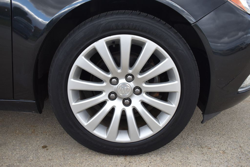 2011 Buick Regal Image 3