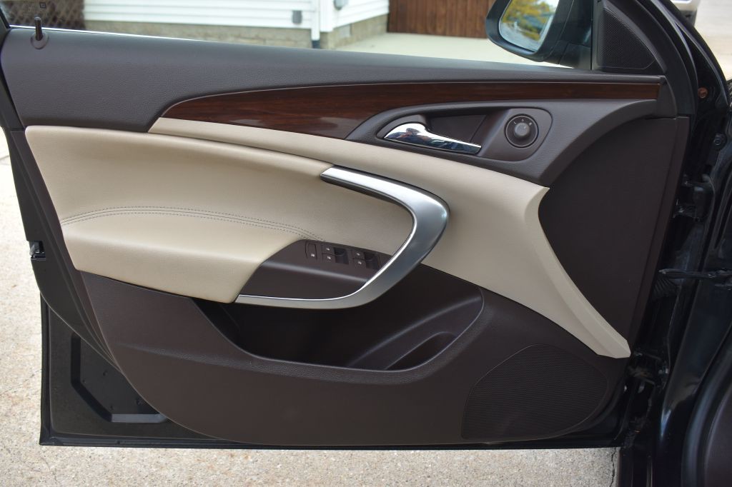 2011 Buick Regal Image 11