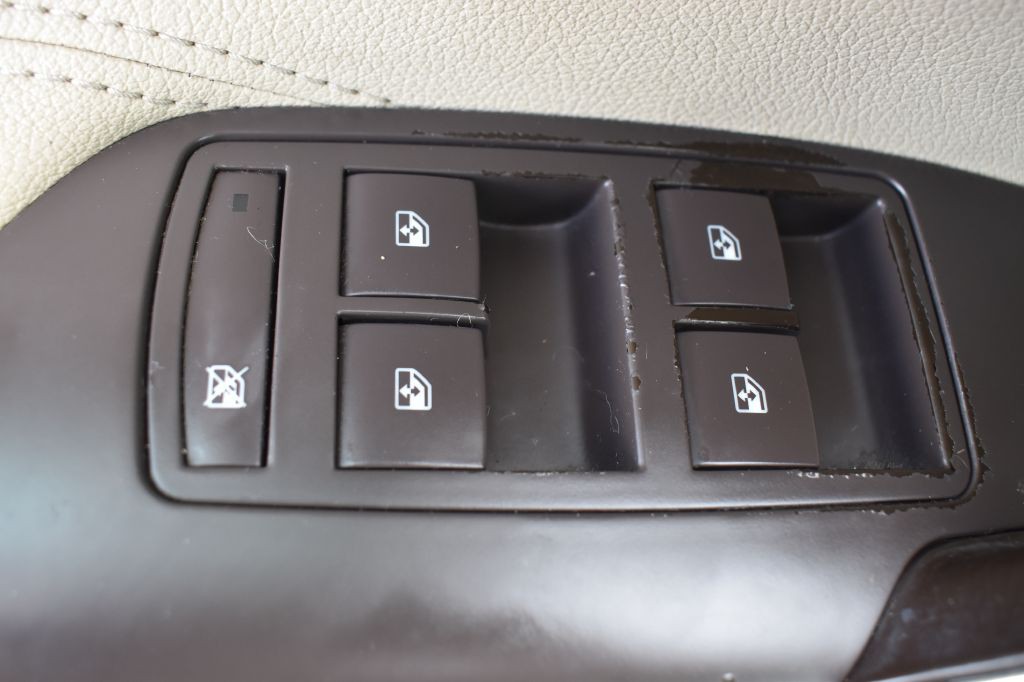 2011 Buick Regal Image 12