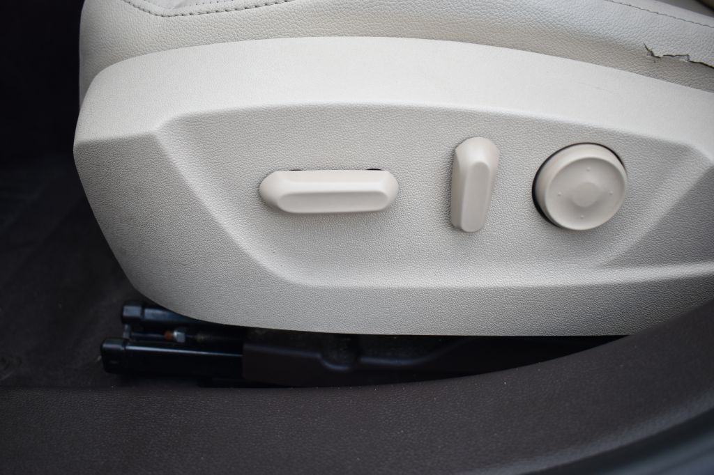 2011 Buick Regal Image 13