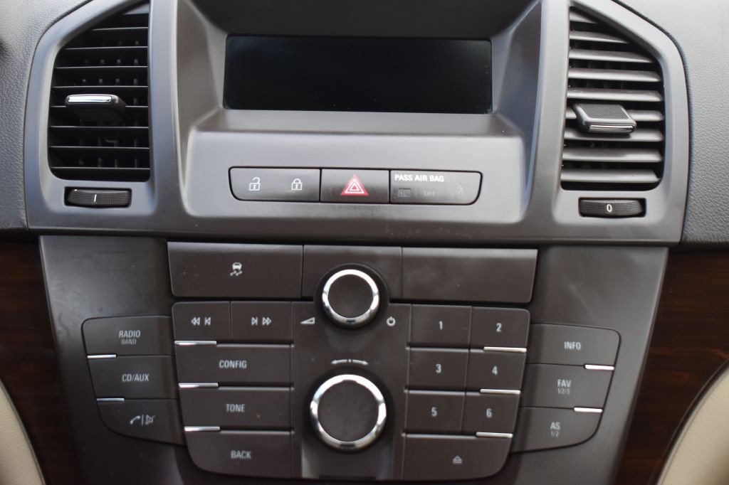 2011 Buick Regal Image 17