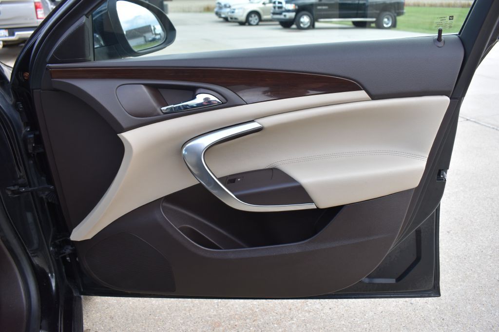 2011 Buick Regal Image 28