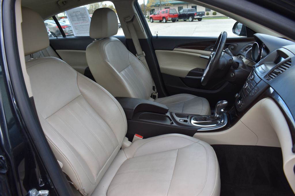 2011 Buick Regal Image 30