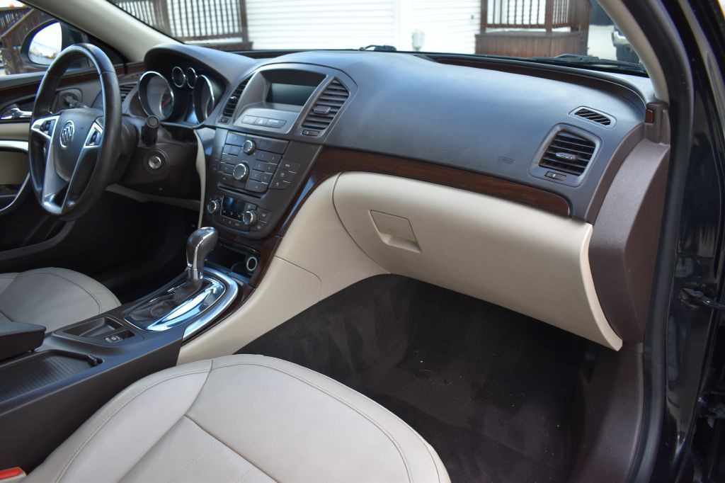 2011 Buick Regal Image 31