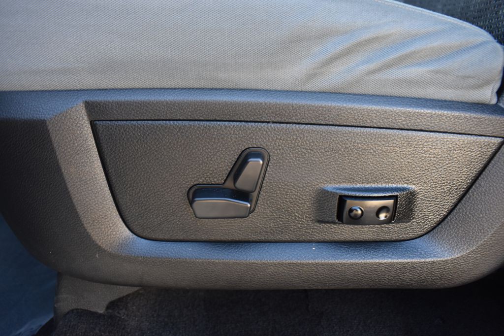 2017 RAM 1500 Image 12